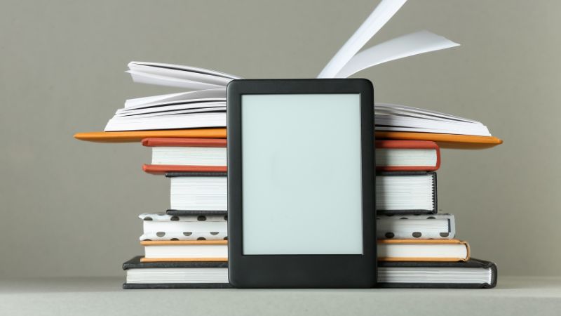 紙の本と何が違う?電子書籍の11のメリットと7つのデメリットを解説