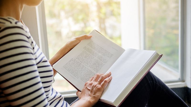 朝読書のメリット・デメリット|最適な時間・ジャンル・効果的な読み方とは?